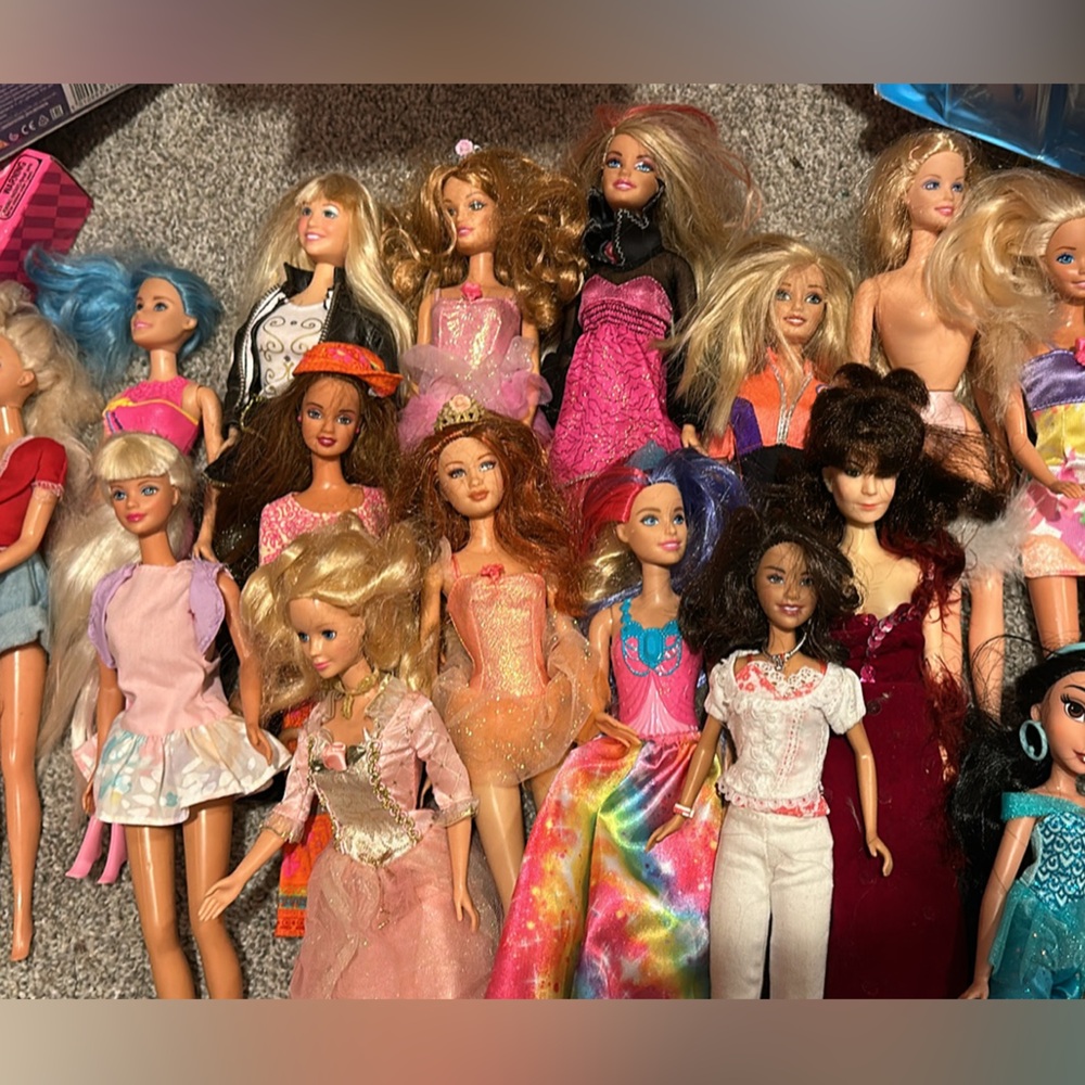 Barbie doll lot. Some from 00’s